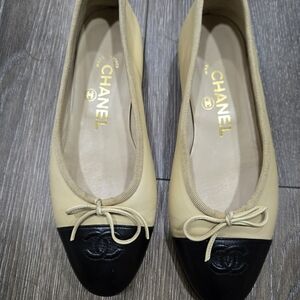 Chanel Beige and Black Women's Ballet Flats